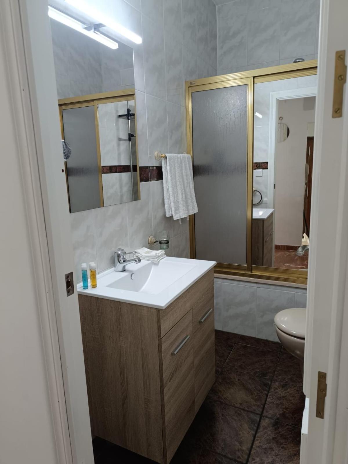 Piso Dos Dormitorios Junto Plaza Colon Córdoba Eksteriør bilde